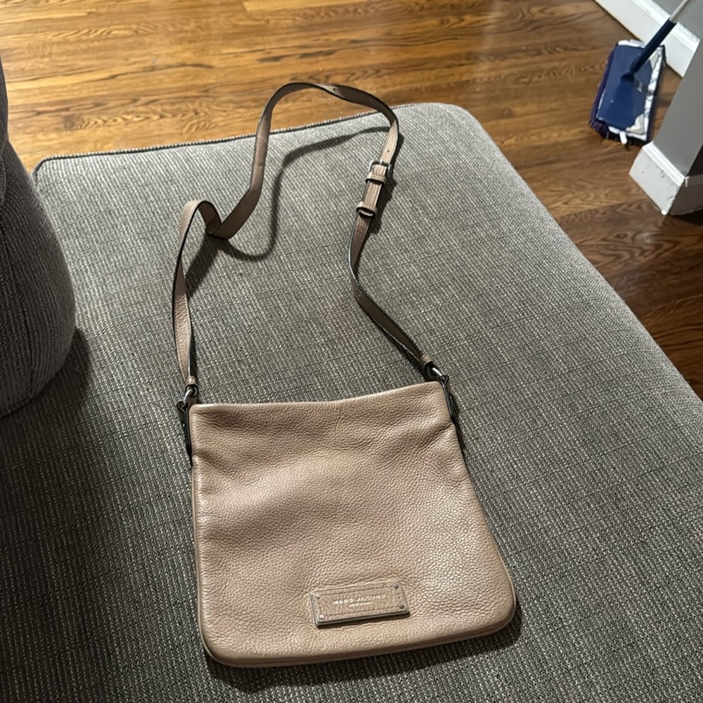 Marc Jacobs NY crossbody tan/nude bag - Picture 1 of 5